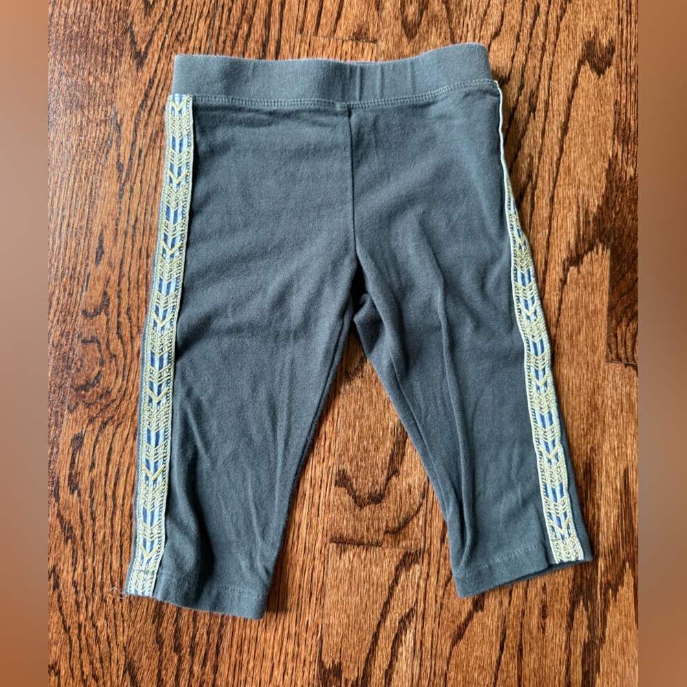 Crewcuts - Stylish gray girls capris w/ cool gold pattern - Size 3t